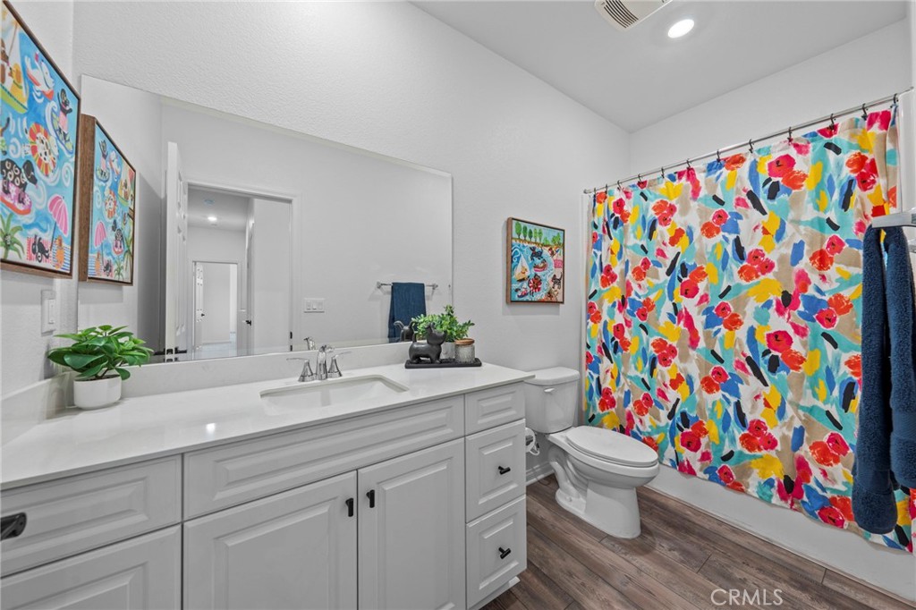 45123 Quicksilver Road Lake Elsinore, CA 92532 - Photo 30 of 42 Secondary Bathroom