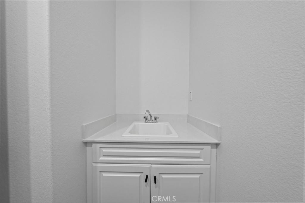 45123 Quicksilver Road Lake Elsinore, CA 92532 - Photo 34 of 42 Laundry Room
