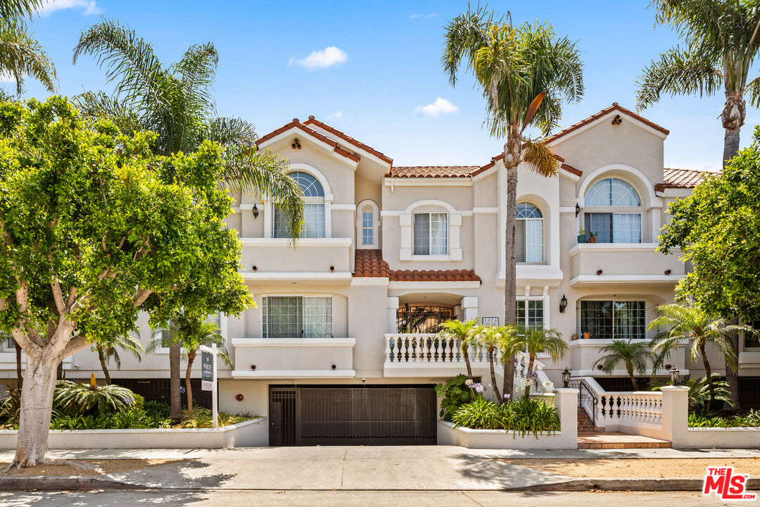 1076 South Orange Grove Ave Unit 13  