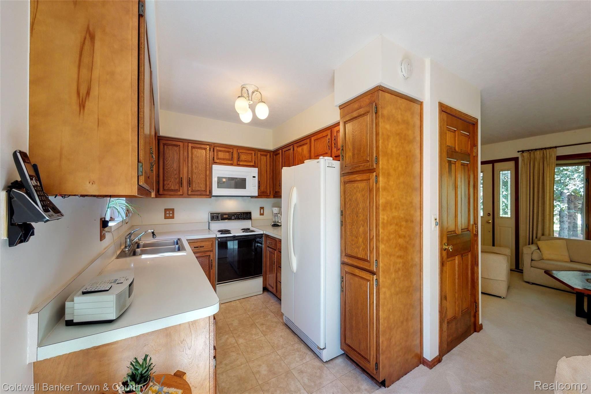 23350 Griswold Road South Lyon, MI 48178 - Photo 8 of 44 6.1