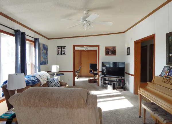 $165,000 | 709 Hillcrest Lane, Crystal Lake, IL 60014