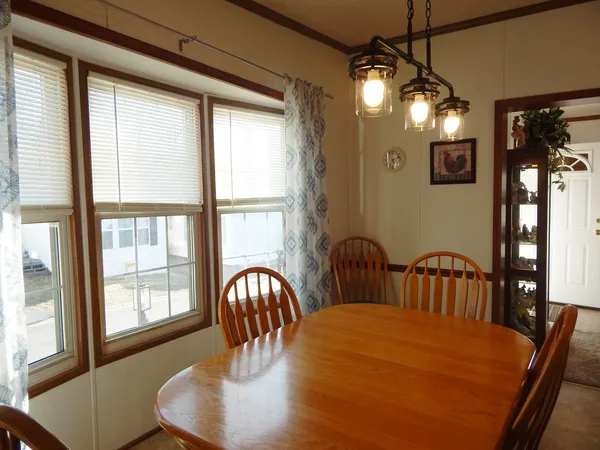 $165,000 | 709 Hillcrest Lane, Crystal Lake, IL 60014