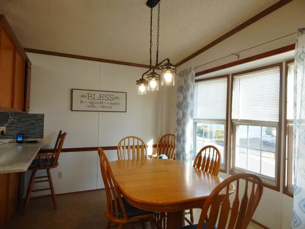 $165,000 | 709 Hillcrest Lane, Crystal Lake, IL 60014