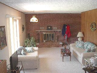 11265 Dennison Road Milan, MI 48160 - Photo 6 of 20 946649-5.JPG