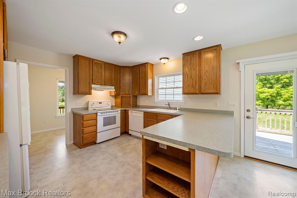 6694 North Fleming Road Howell, MI 48855 - Photo 13 of 45