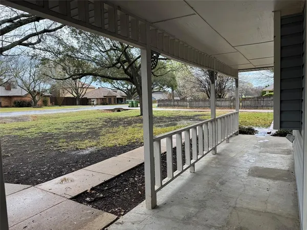 a view of a pathway with a yard