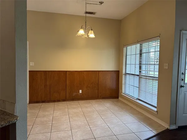 a view of empty room with window