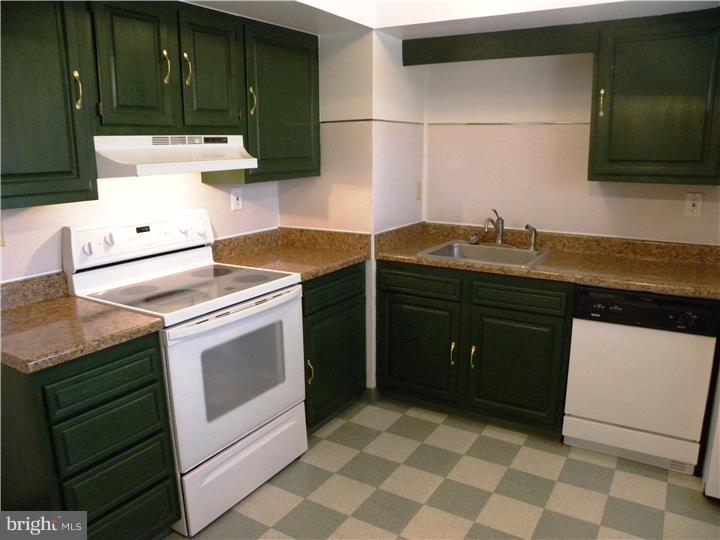 4 Colonial Way Aston, PA 19014 - Photo 4 of 18 Kitchen
