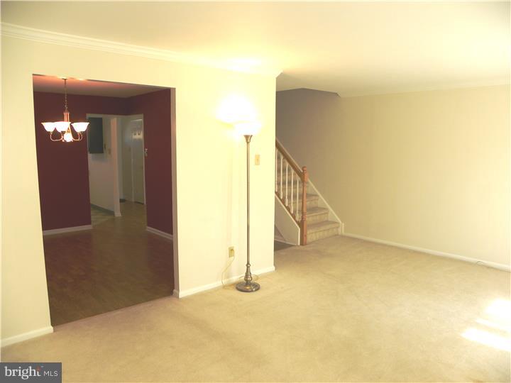 4 Colonial Way Aston, PA 19014 - Photo 5 of 18 Living Room