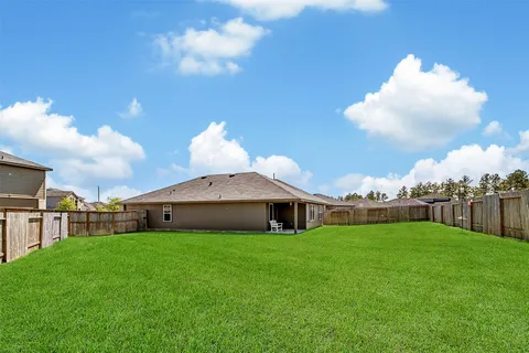 a view of a house with a backyard