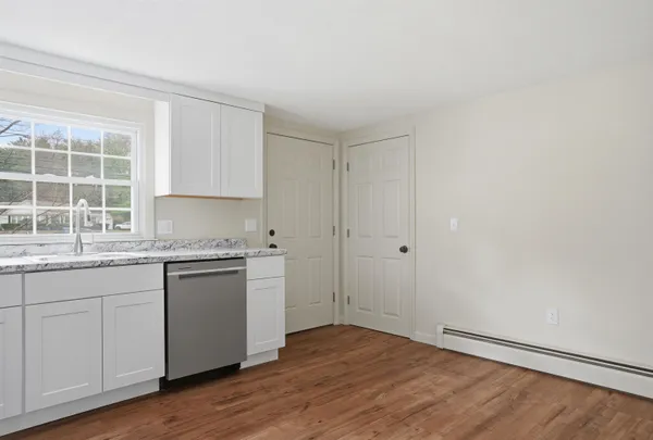 $1,900 | 289 Derry Road, Unit A, Hudson, NH 03051