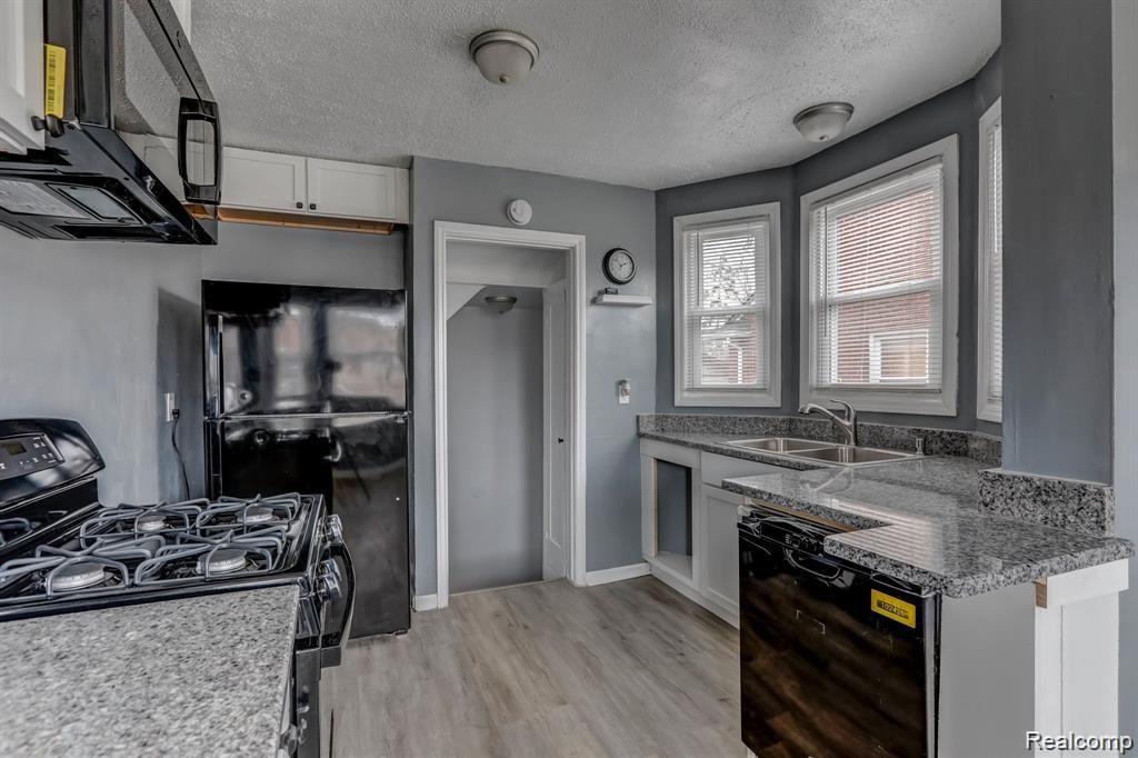 19143 Rolandale Street Grosse Pointe, MI 48236 - Photo 9 of 25 19143 Rolandale St, Grosse Pointe, MI 48236-9.jpg-SMALL