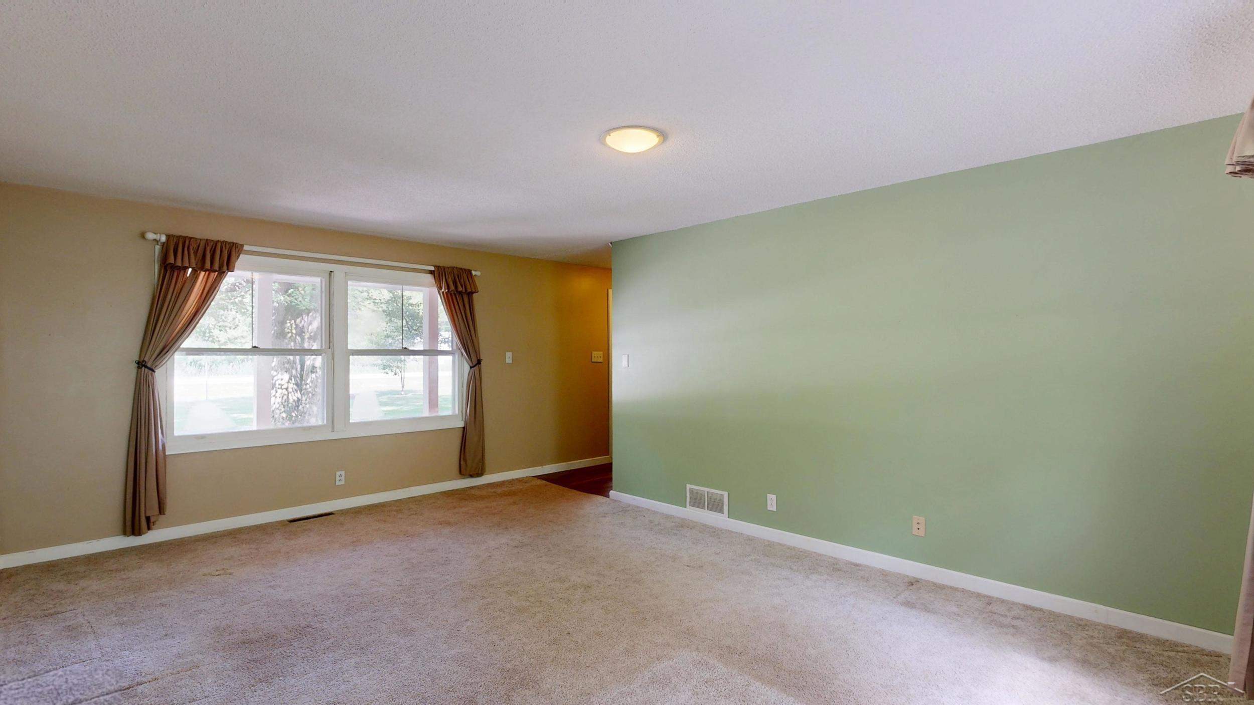 549 South 8 Mile Road Midland, MI 48640 - Photo 25 of 55 50213614-c92f0eab-178c-4101-a4db-1ec6914d6532.JPG