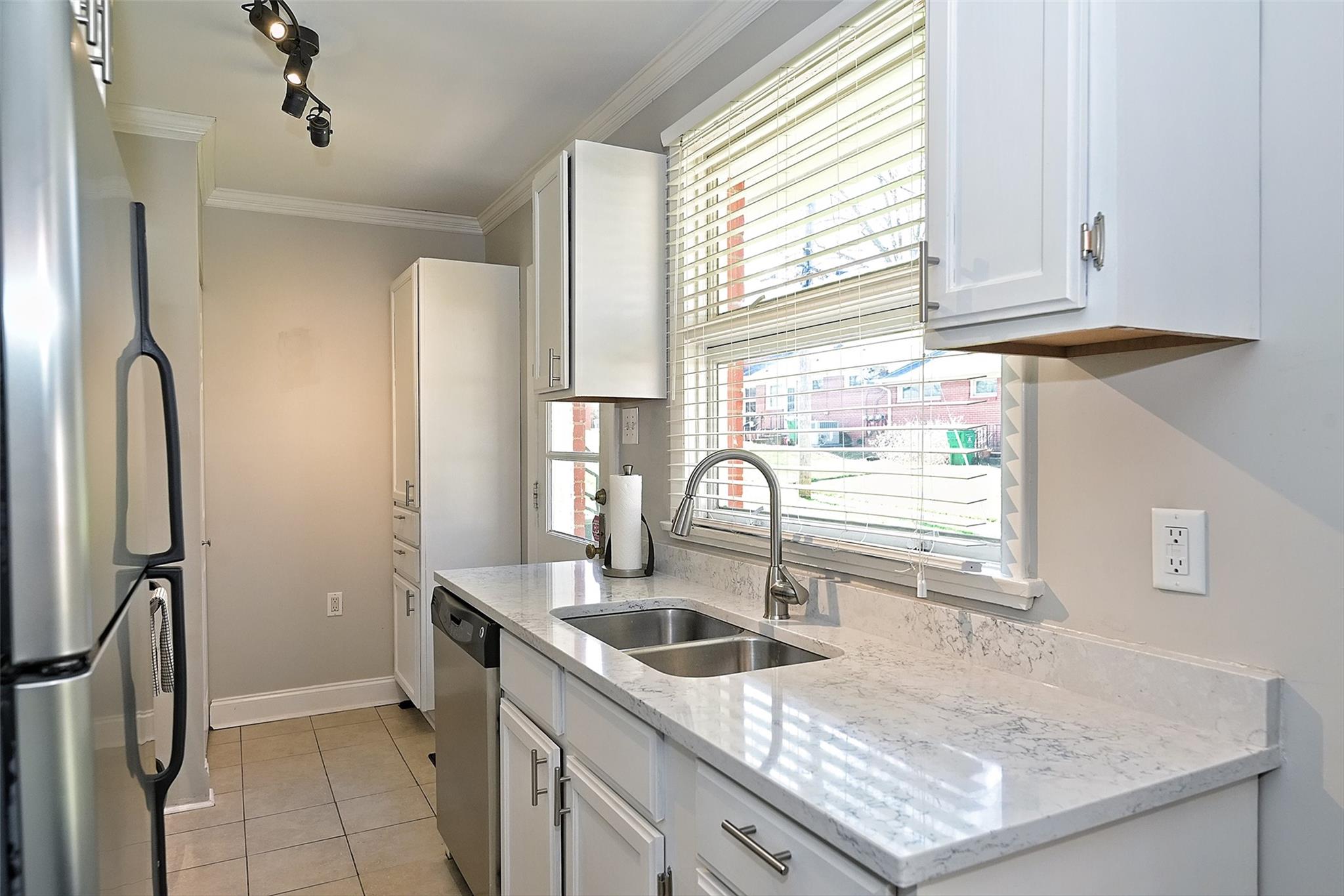 4302 Randolph Road Charlotte, NC 28211 - Photo 11 of 21 Gallery Image 11