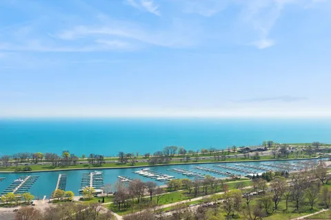 $180,000 | 2626 North Lakeview Avenue, Unit 2506, Chicago, IL 60614