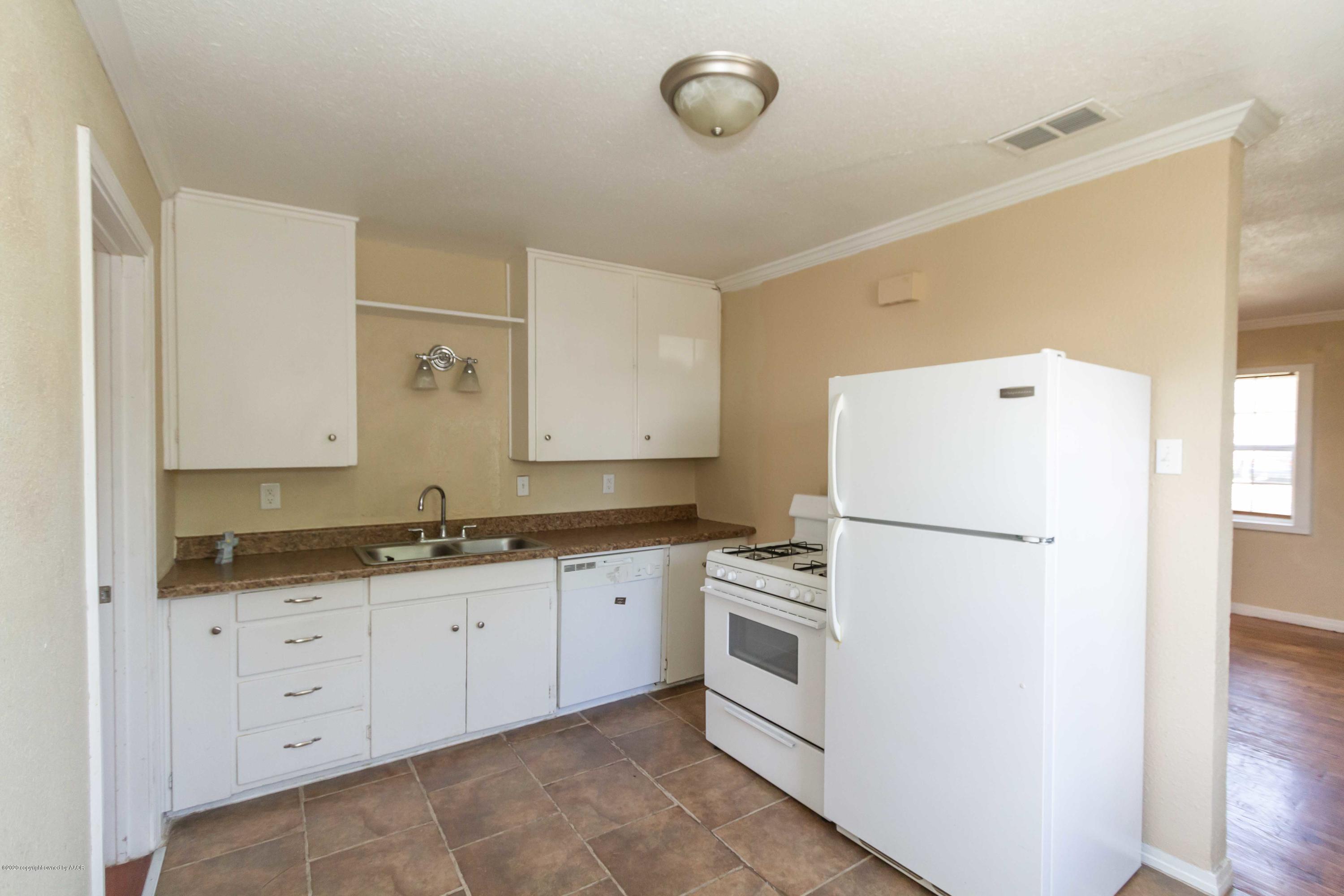 4201 Gables Street Amarillo, TX 79110 - Photo 24 of 32 KITCHEN VIEW 2