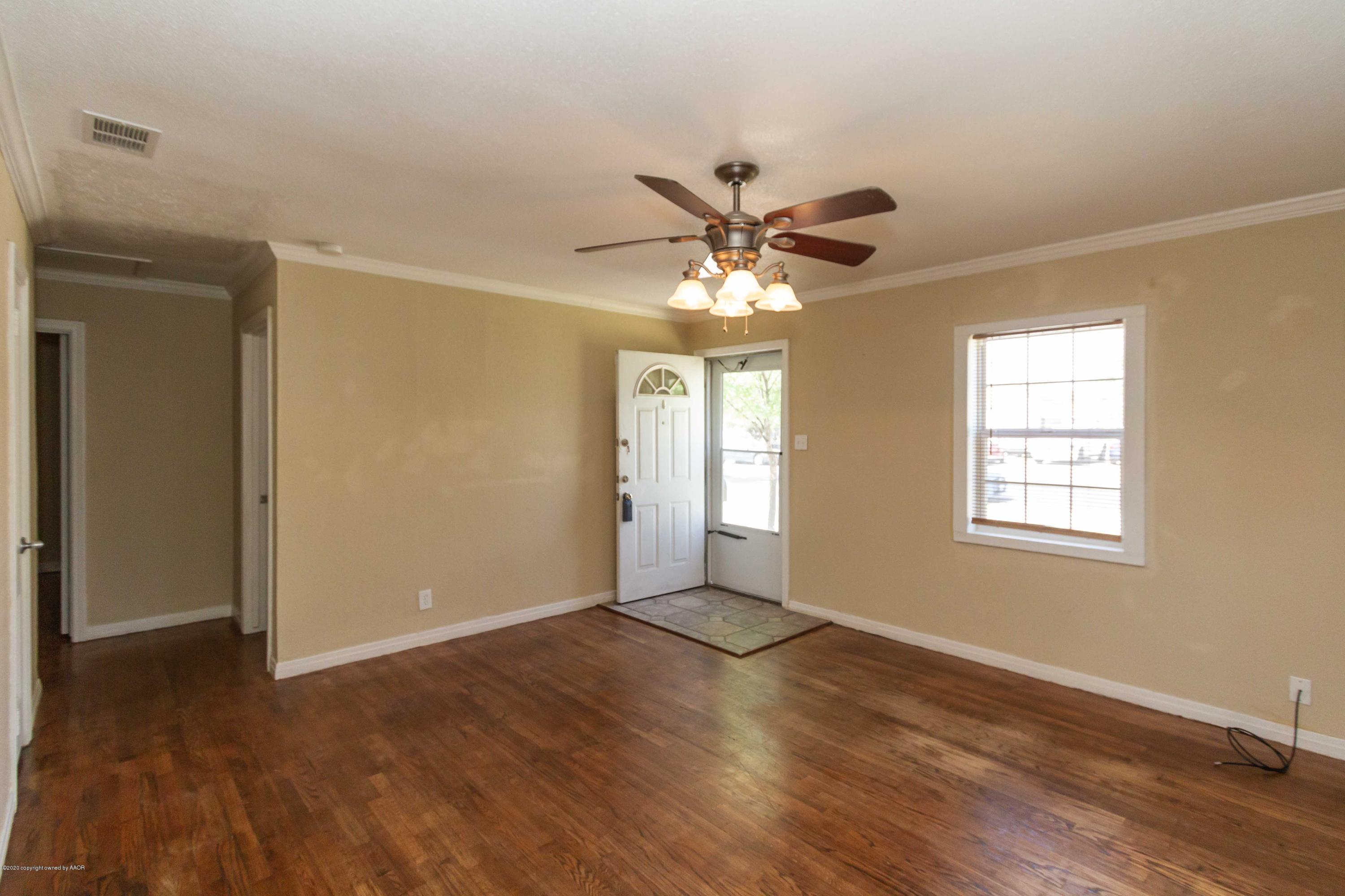 4201 Gables Street Amarillo, TX 79110 - Photo 28 of 32 LIVING ROOM VIEW 3