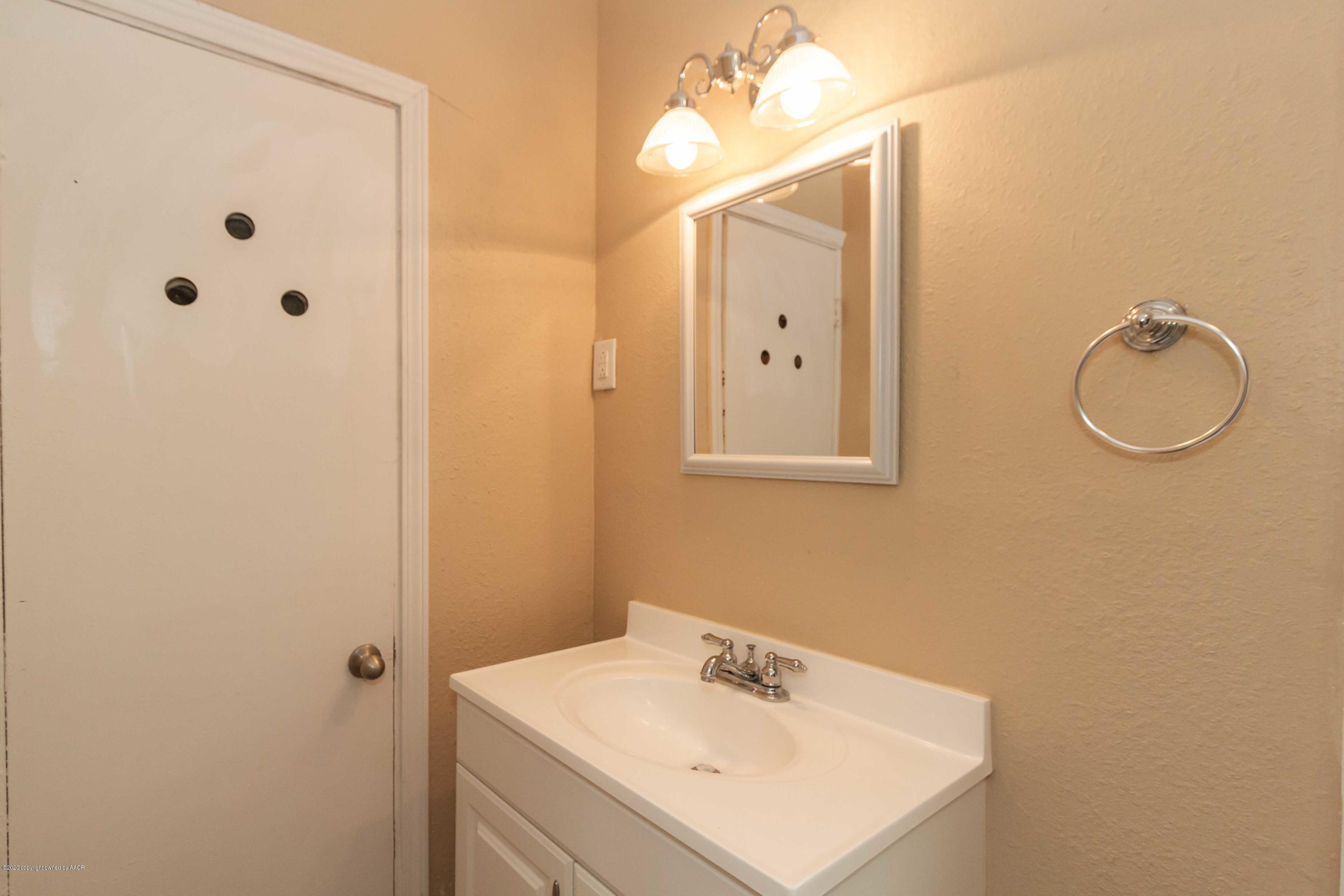 4201 Gables Street Amarillo, TX 79110 - Photo 7 of 32 BATHROOM 2 VIEW 1