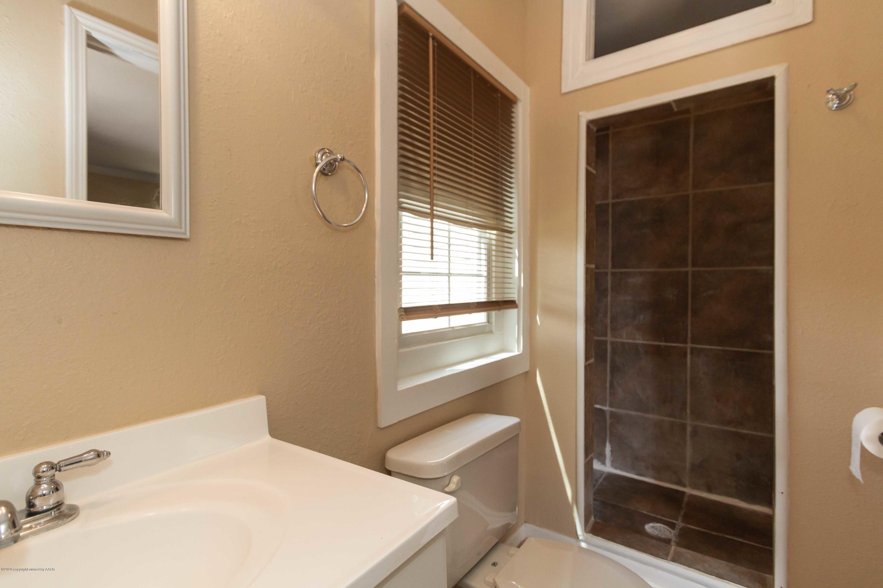 4201 Gables Street Amarillo, TX 79110 - Photo 8 of 32 BATHROOM 2 VIEW 2