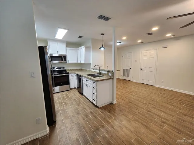 $1,100 | 316 East Champion Street, Edinburg, TX 78539