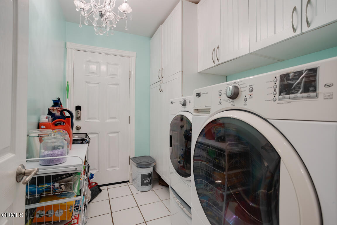 4900 Crown Avenue La Canada Flintridge, CA 91011 - Photo 32 of 41 a utility room with sink dryer and washer