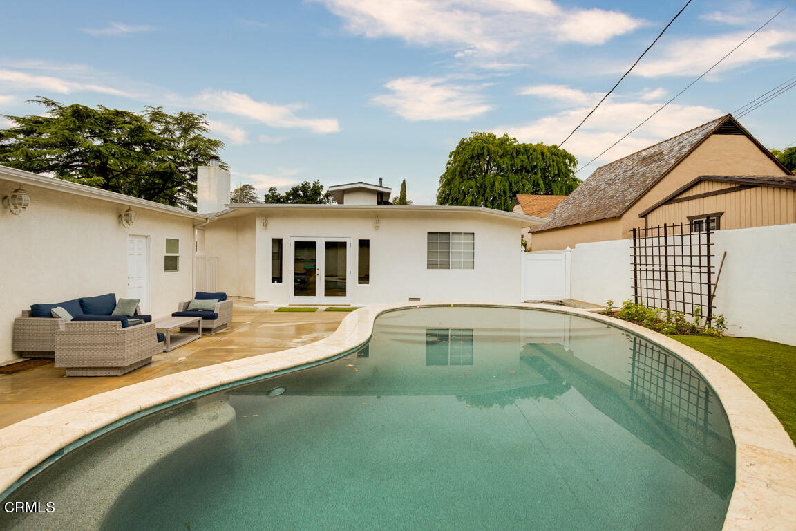 4900 Crown Avenue La Canada Flintridge, CA 91011 - Photo 35 of 41 a view of a house with pool