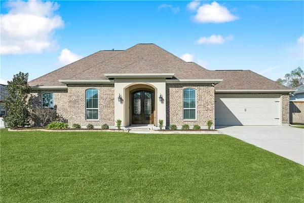 $395,000 | 108 Edna Drive, Des Allemands, LA 70030