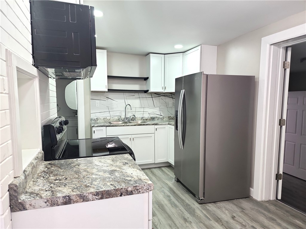 47 Oak Ridge Drive Decatur, IL 62521 - Photo 8 of 23 kitchen