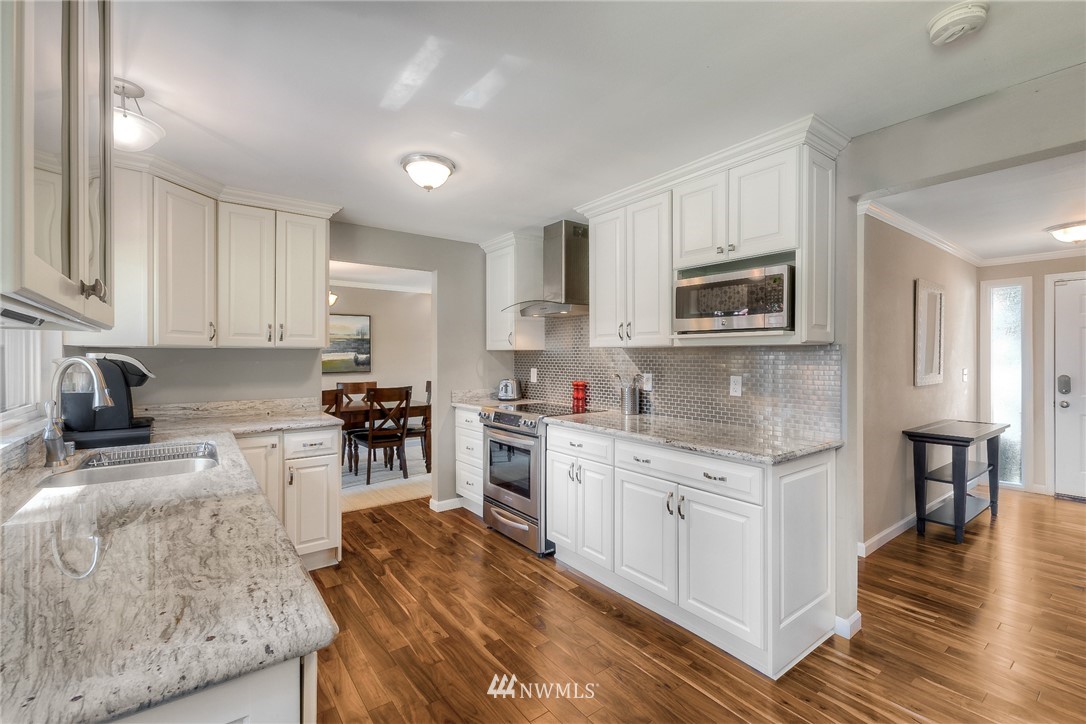15635 Southeast 178th Street Renton, WA 98058 - Photo 6 of 22