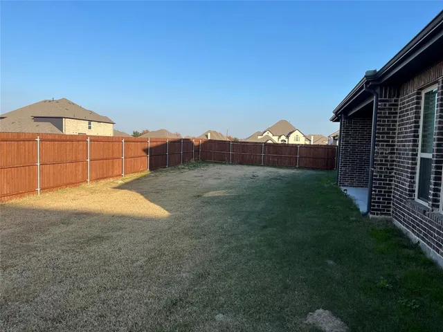a view of a back yard of the house
