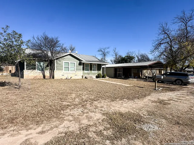 $275,000 | 216 West Redbud Street, Junction, TX 76849
