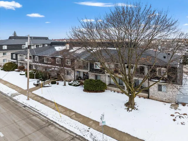 $129,900 | 121 West North Street, Unit 39, Waukesha, WI 53188