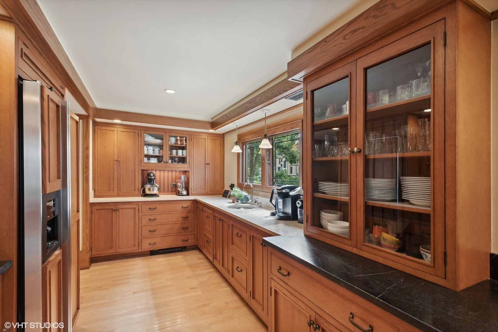 313 Forest Avenue Oak Park, IL 60302 - Photo 19 of 50 a kitchen with sink and cabinets