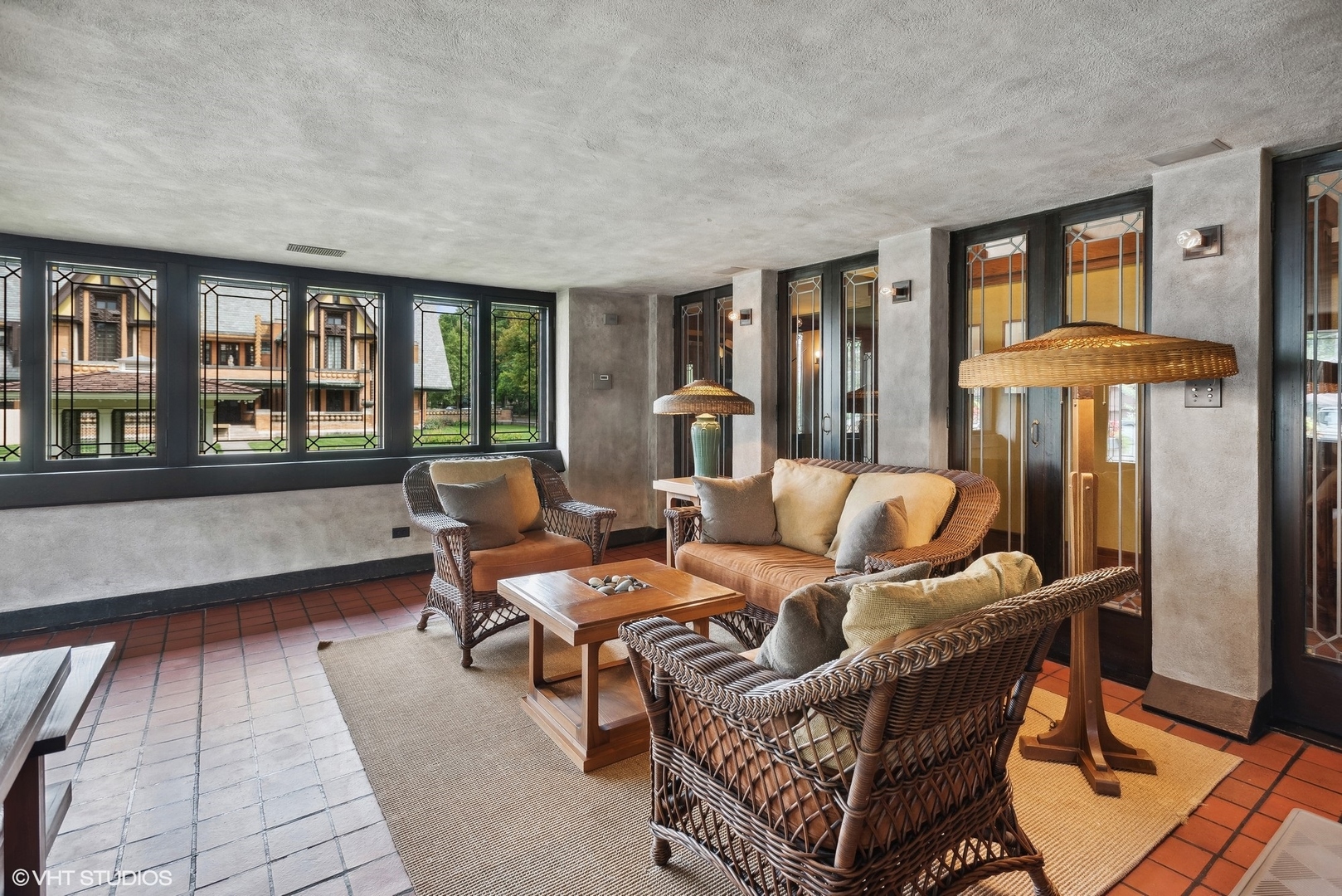 313 Forest Avenue Oak Park, IL 60302 - Photo 24 of 50 a living room with furniture and a large window