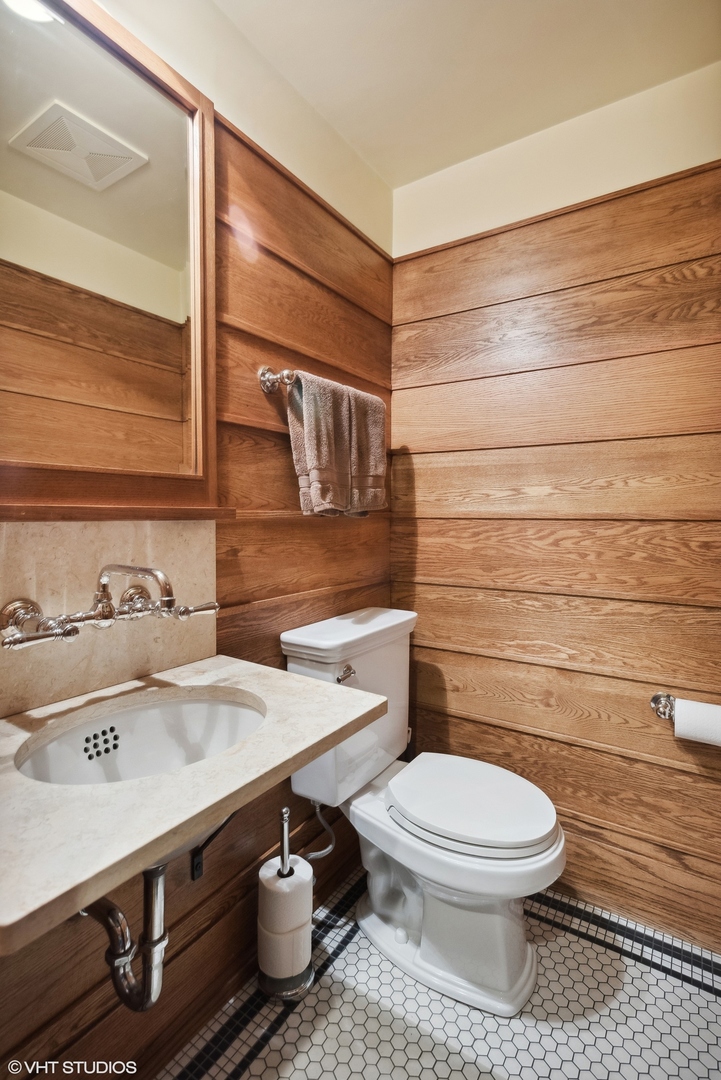 313 Forest Avenue Oak Park, IL 60302 - Photo 25 of 50 a bathroom with a sink a toilet and shower