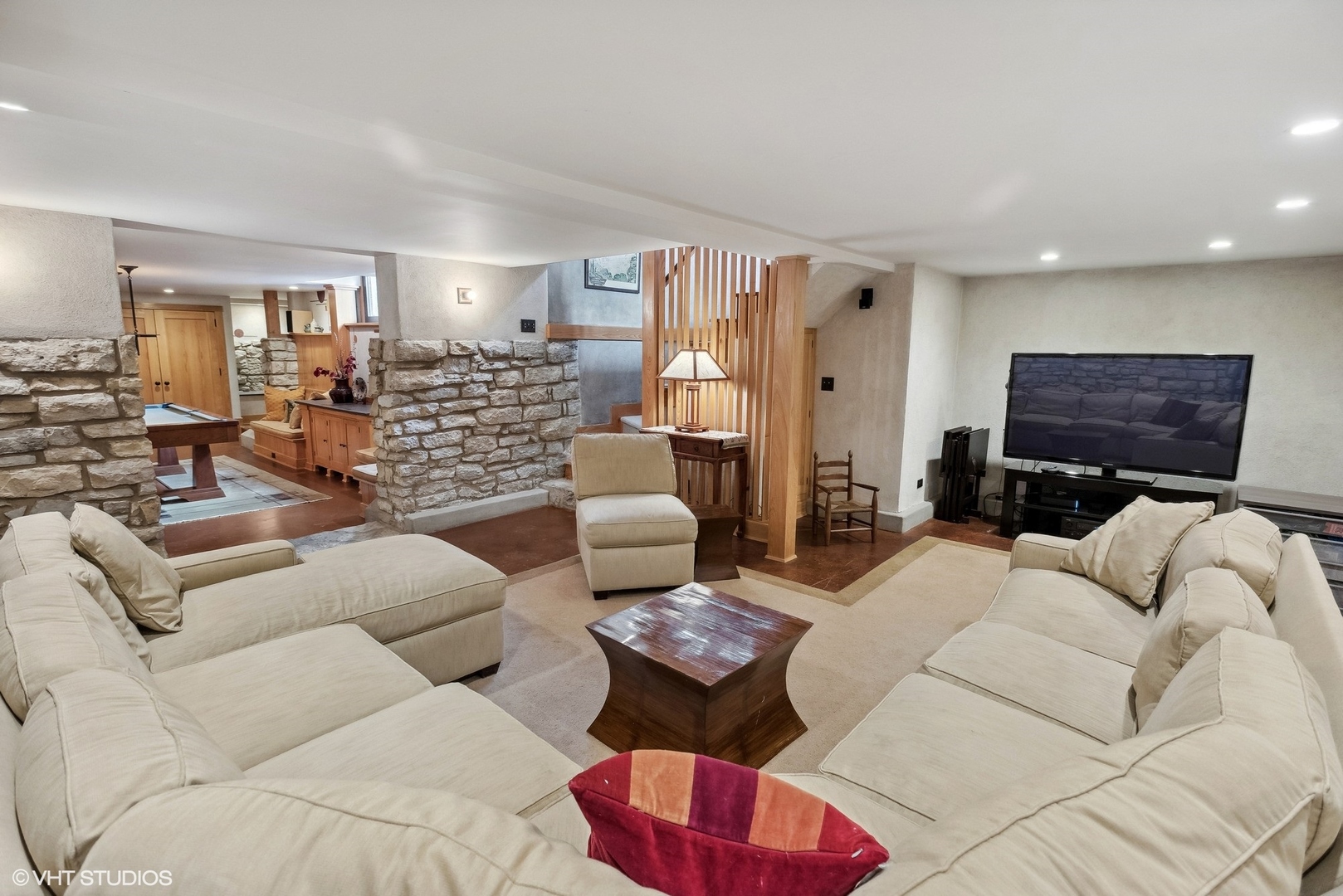 313 Forest Avenue Oak Park, IL 60302 - Photo 27 of 50 a living room with furniture