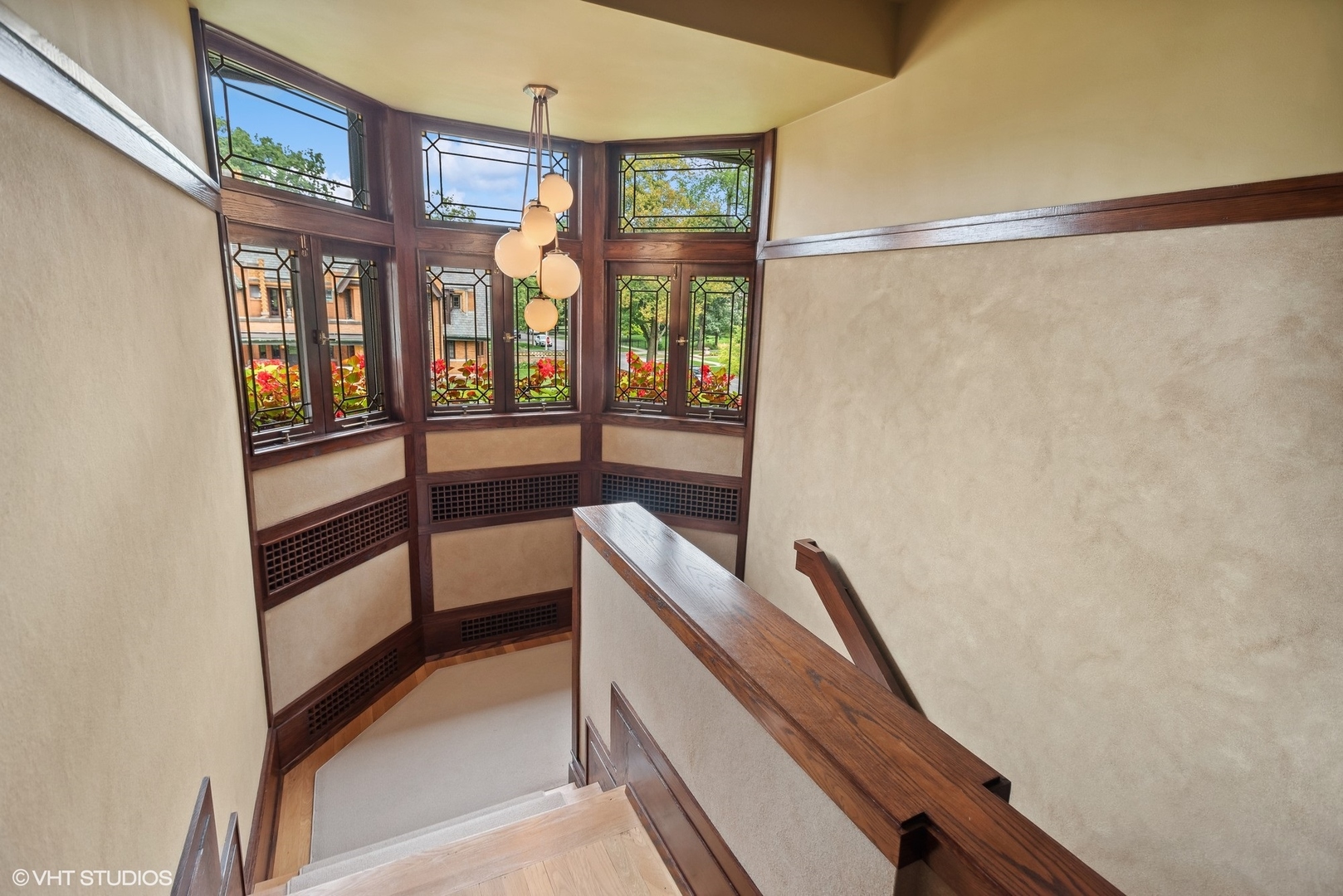 313 Forest Avenue Oak Park, IL 60302 - Photo 32 of 50 a view of room with window and furniture