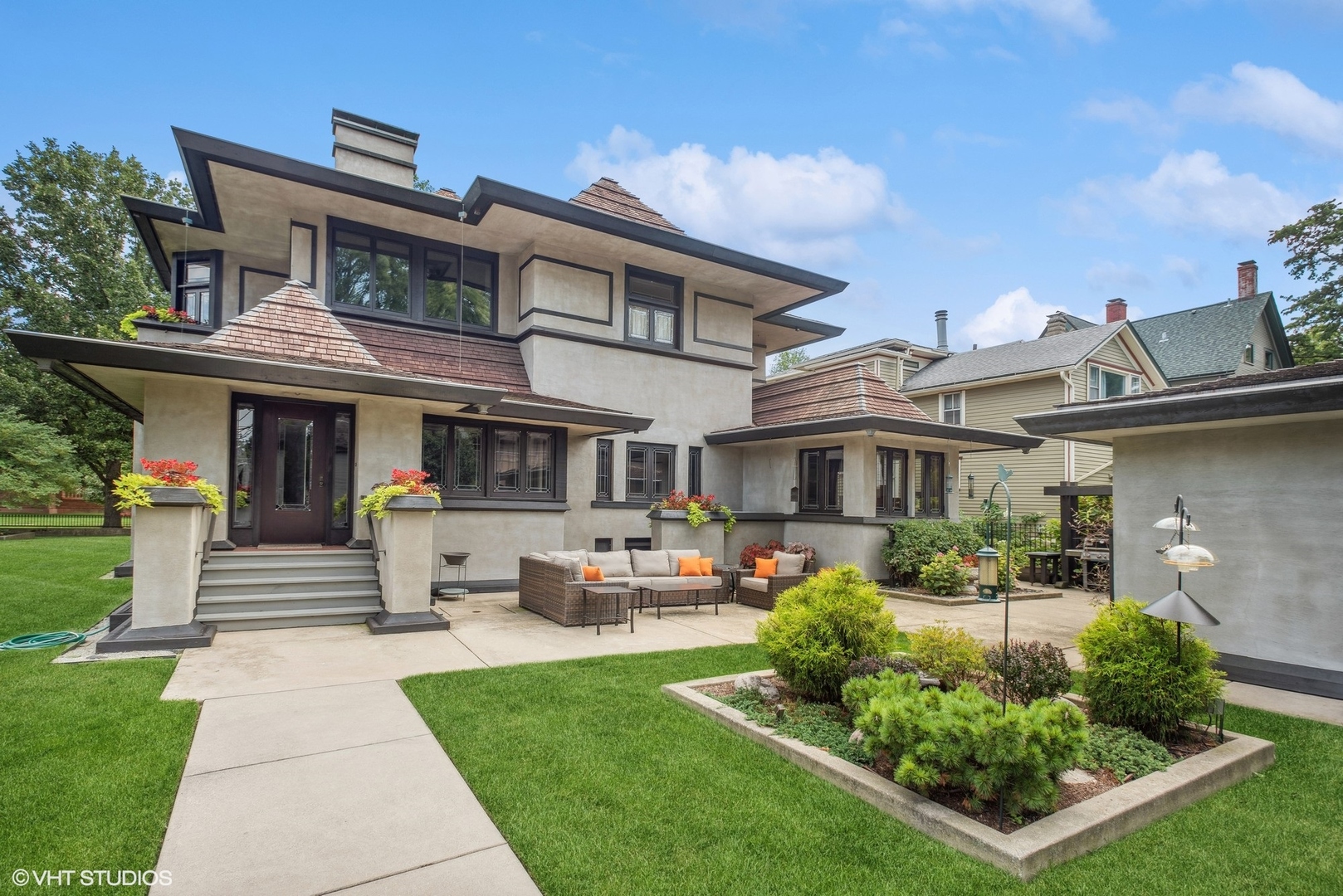 313 Forest Avenue Oak Park, IL 60302 - Photo 49 of 50 a front view of a house with garden