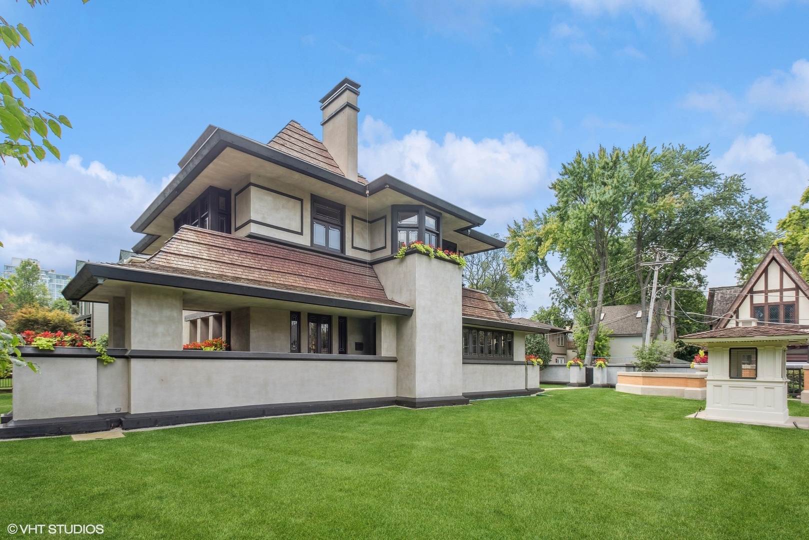 313 Forest Avenue Oak Park, IL 60302 - Photo 50 of 50 a front view of a house with a garden