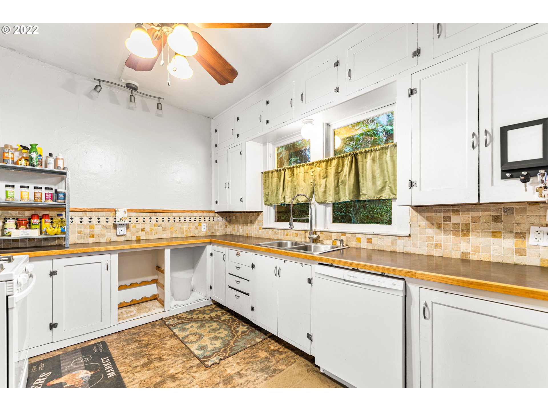 401 Maple Street Ridgefield, WA 98642 - Photo 8 of 31 a kitchen with cabinets a sink and appliances