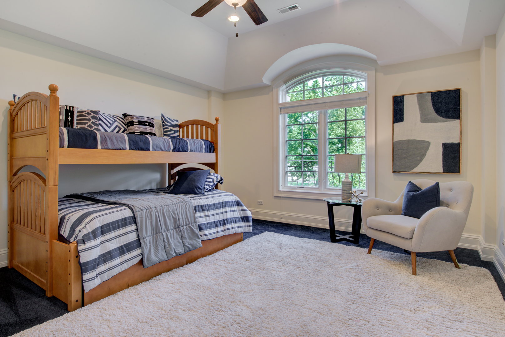 102 Longmeadow Road Winnetka, IL 60093 - Photo 33 of 52 a bedroom with a bed and a couch