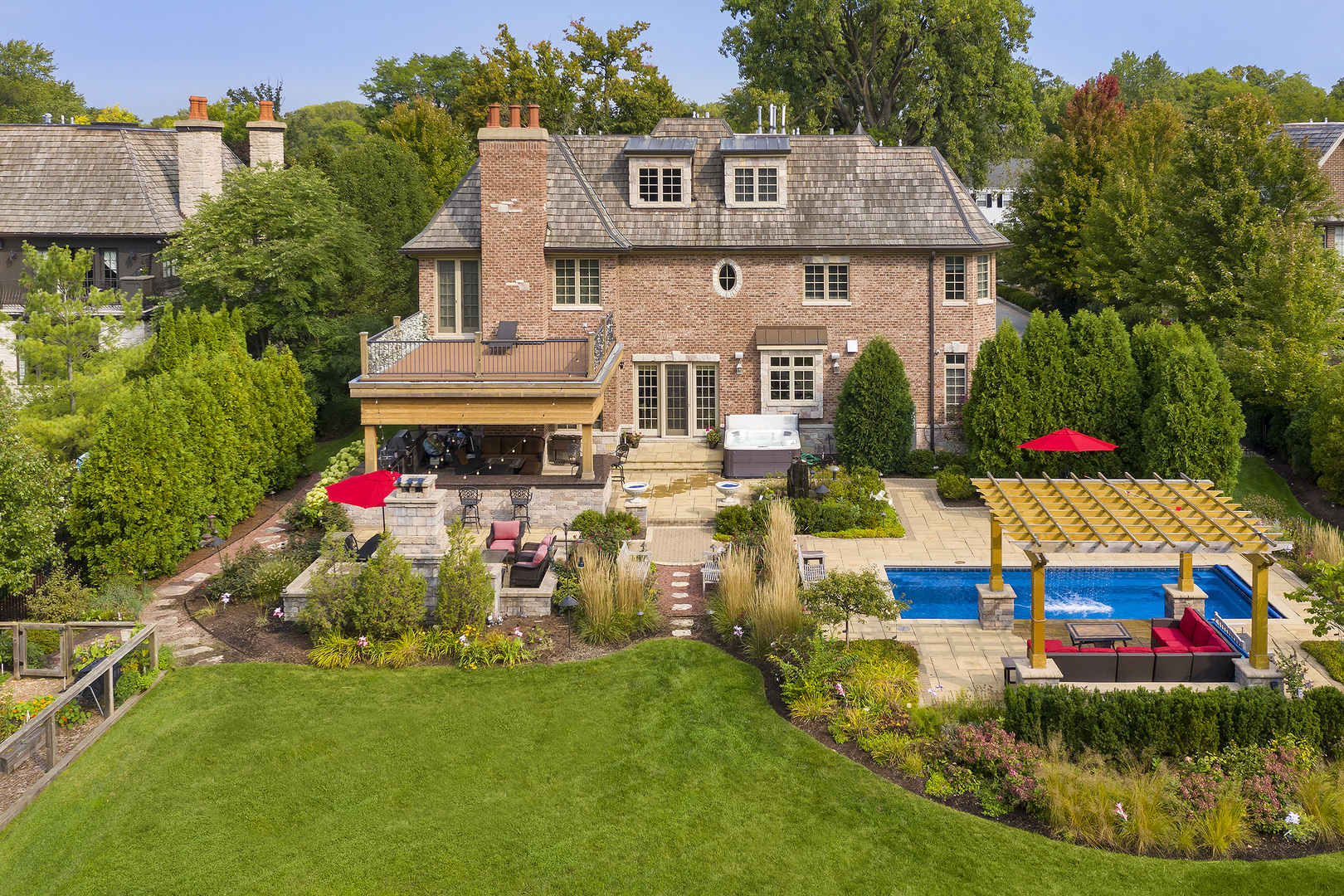 102 Longmeadow Road Winnetka, IL 60093 - Photo 5 of 52 a aerial view of a house