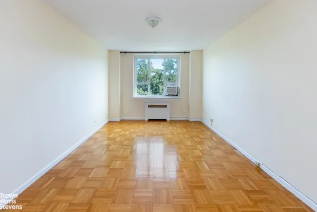 a view of empty room with window