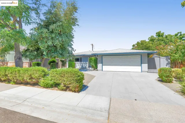 $773,000 | 2011 Regis Drive, Davis, CA 95618