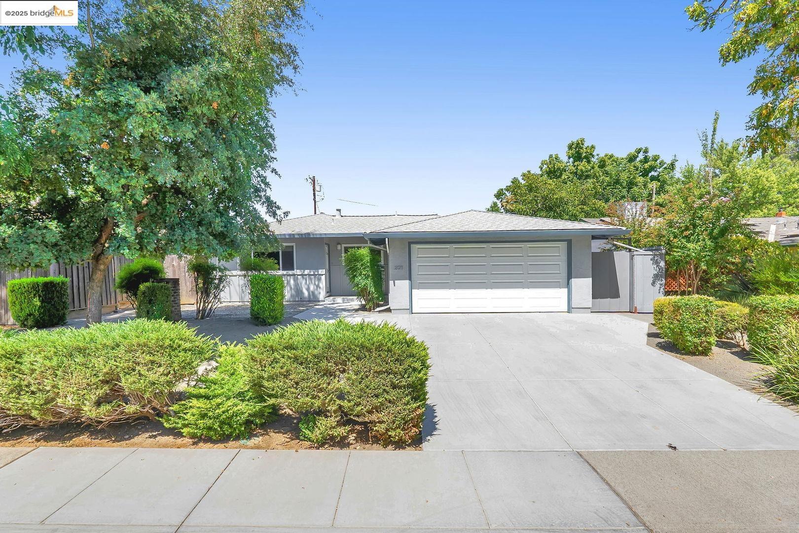 2011 Regis Drive Davis, CA 95618 - Photo 2 of 33