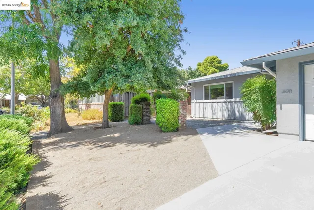 $773,000 | 2011 Regis Drive, Davis, CA 95618