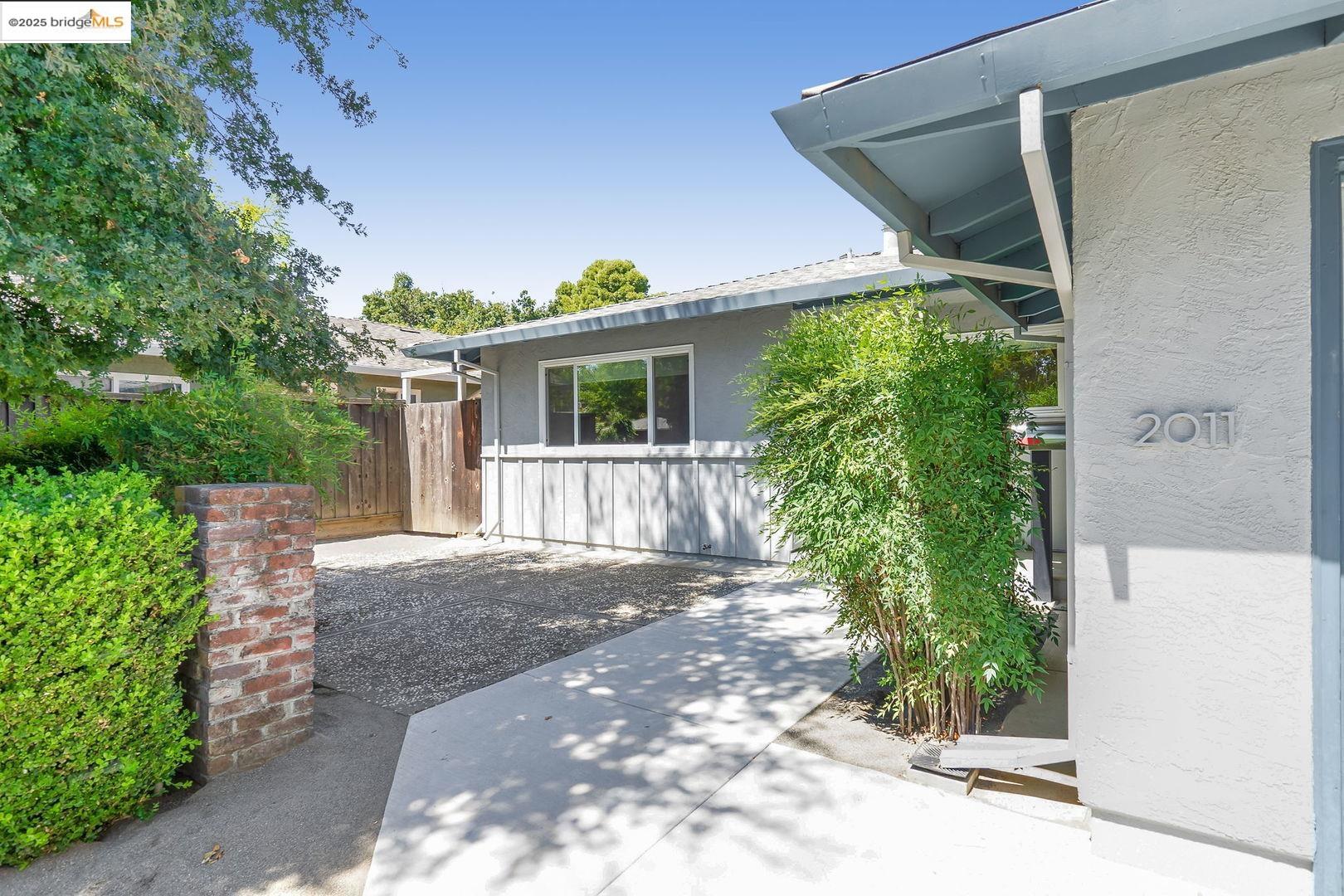 2011 Regis Drive Davis, CA 95618 - Photo 5 of 33