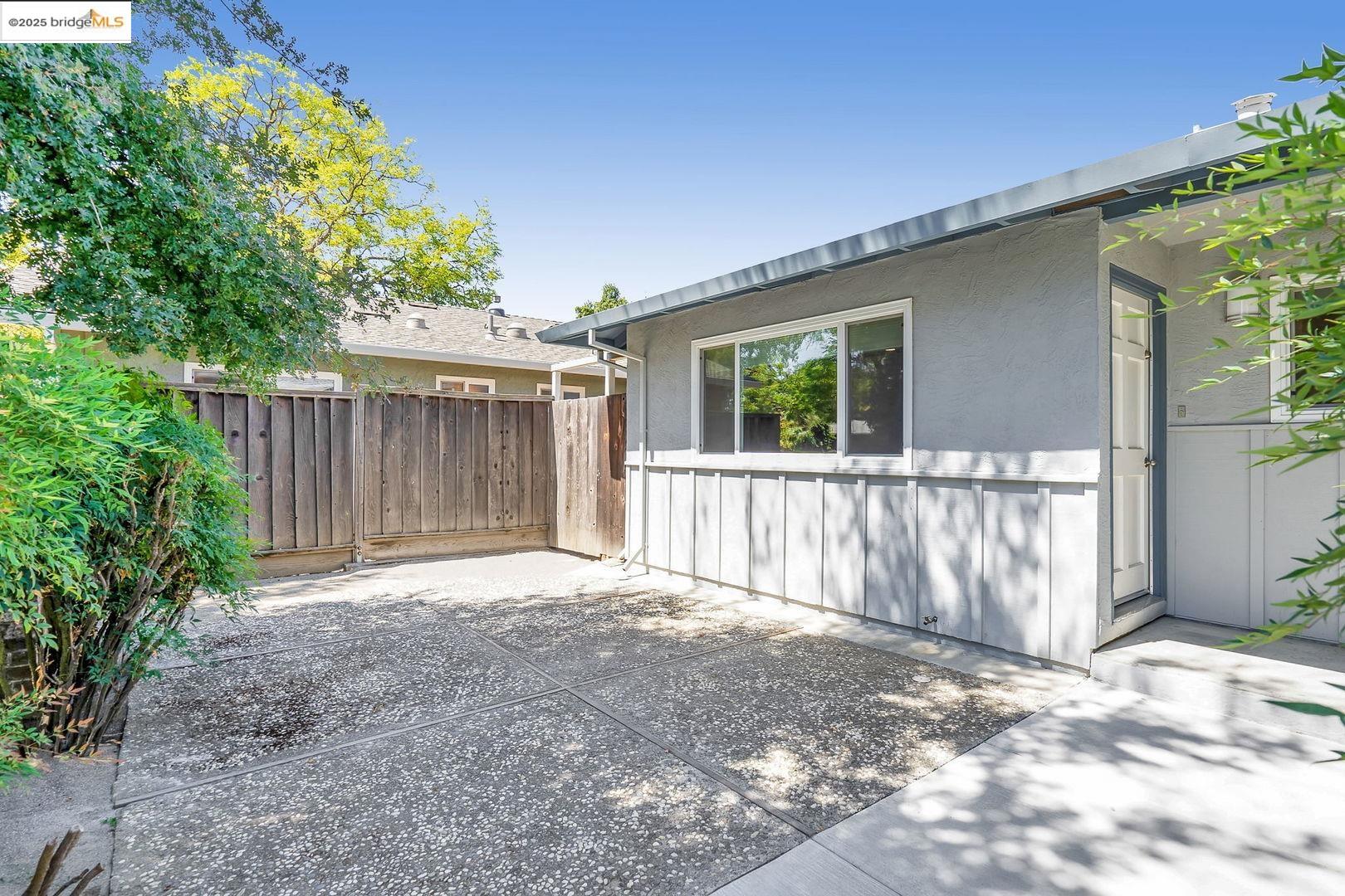 2011 Regis Drive Davis, CA 95618 - Photo 6 of 33