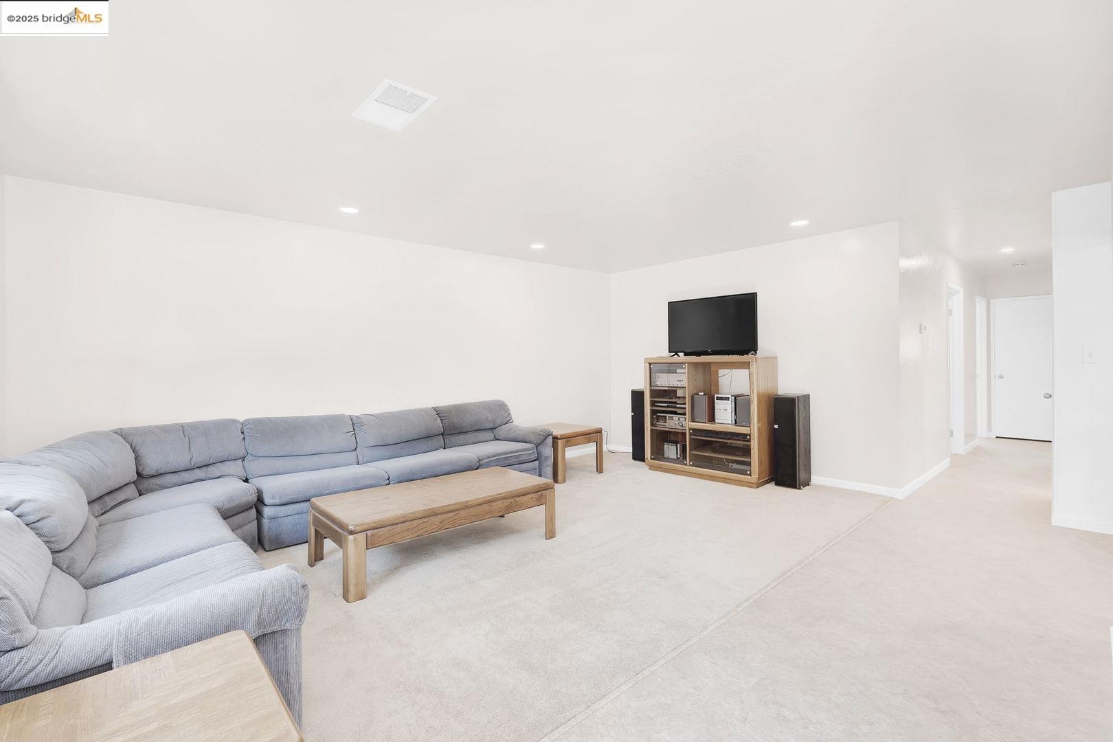 2011 Regis Drive Davis, CA 95618 - Photo 8 of 33