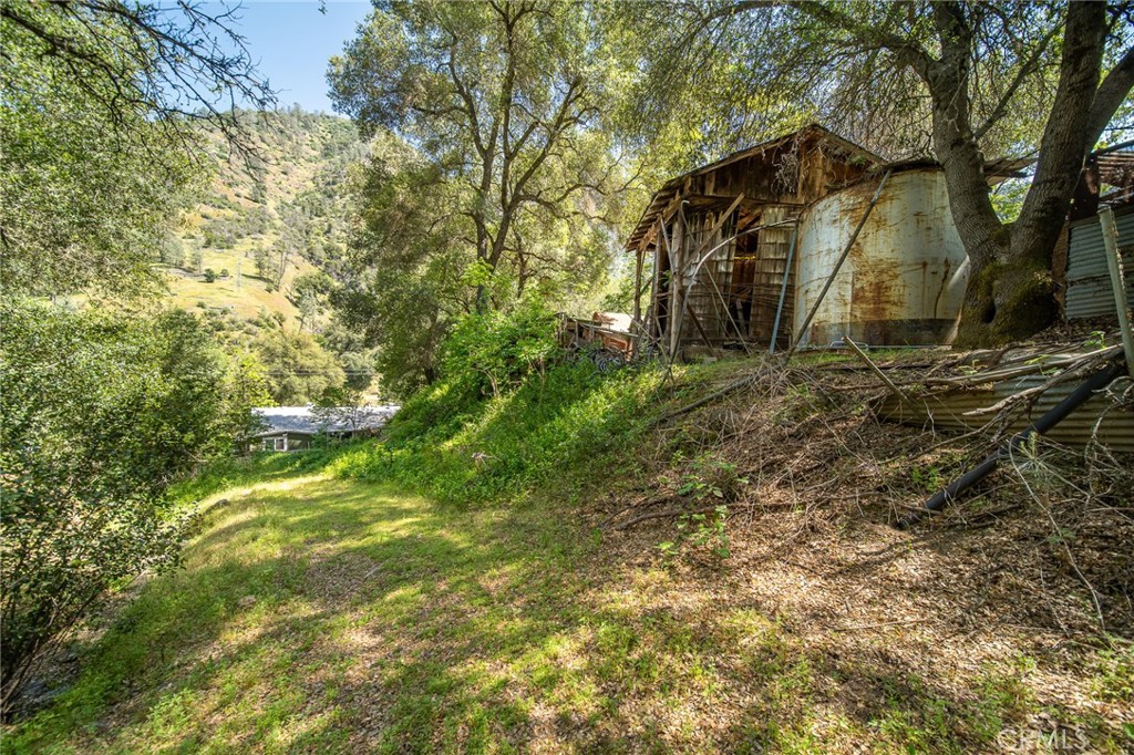 10049 Incline Road El Portal, CA 95318 - Photo 40 of 44 a backyard of a house with lots of green space